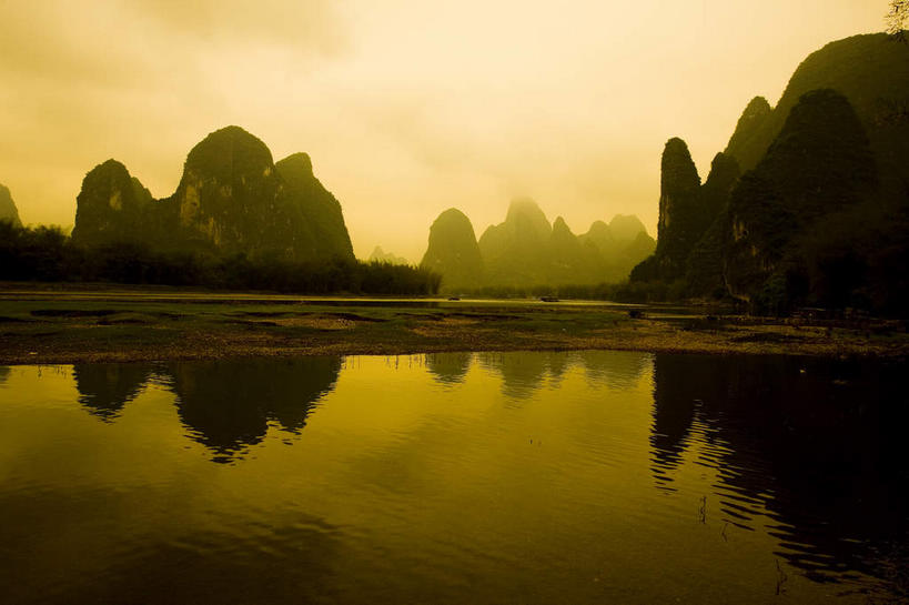 无人,横图,室外,白天,仰视,旅游,度假,河流,美景,日落,山,山脉,水,植物,桂林,中国,亚洲,波纹,河水,景观,山峰,水流,晚霞,霞光,落日,涟漪,山峦,娱乐,树,树木,黄色,绿色,倒影,水纹,自然,黄昏,波浪,群山,享受,休闲,景色,彩霞,放松,生长,成长,广西,倒映,自然风光,东亚,漓江,阳朔,广西壮族自治区,中华人民共和国,桂林市,桂,华南地区,水晕,夕照,反照,薄暮,阳朔县,兴坪,兴坪镇,夕阳,彩图,低角度拍摄,傍晚,斜阳