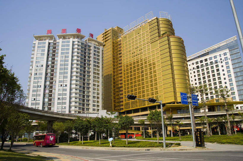 无人,高楼大厦,横图,室外,白天,正面,度假,草地,草坪,美景,植物,窗户,落地窗,城市风光,城市,大桥,大厦,道路,建筑,路,路灯,摩天大楼,桥梁,指示牌,公路,公共汽车,照明,中国,亚洲,一辆,一排,许多,阴影,整齐,并列,并排,光线,标志,路标,影子,景观,高架,桥,灯光,巴士,公交车,交通,很多,娱乐,标识,建设,路牌,玻璃窗,车,灯,草,树,树木,排列,红色,蓝色,绿色,蓝天,天空,阳光,自然,交通工具,天,享受,休闲,金色,景色,放松,生长,晴朗,成长,广西,照亮,照明设备,队列,载具,平行,高架桥,玻璃幕墙,东亚,南宁,高架道路,跨线桥,万里无云,广西壮族自治区,首府,中华人民共和国,桂,华南地区,南宁市,晴空,晴空万里,马路,彩图,大楼,高层建筑,高楼,摩天楼,青秀区,铂宫国际,展厦景湾