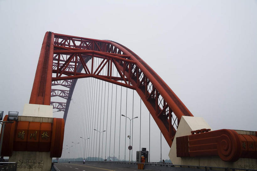 无人,栏杆,横图,室外,白天,正面,旅游,度假,标志建筑,道路,地标,建筑,路,公路,武汉,中国,亚洲,乌云,云,阴天,云朵,围栏,桥,分界线,停车线,交通,云彩,娱乐,建设,护栏,架子,红色,天空,天,享受,休闲,旅游胜地,放松,吊桥,人行桥,车行道,车行道分界线,支撑,悬索桥,固定,昏暗,阴沉,标线,吊杆,东亚,车行线,湖北,湖北省,武汉市,汉口,汉阳,中华人民共和国,省会,华中地区,鄂,锚锭,悬索,马路,彩图,东方芝加哥,汉阳区,江汉三桥,晴川桥