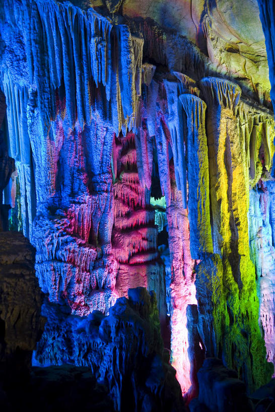 无人,竖图,彩色,室内,白天,正面,旅游,度假,石头,美景,霓虹灯,桂林,中国,亚洲,阴影,光线,纹路,石子,纹理,影子,洞,景观,灯光,七彩,喀斯特,娱乐,光源,霓虹,灯,黄色,红色,蓝色,绿色,自然,享受,休闲,景色,放松,洞穴,广西,照明设备,自然风光,东亚,喀斯特地貌,钟乳石,穴,石钟乳,广西壮族自治区,肌理,中华人民共和国,桂林市,桂,华南地区,氖灯,石灰石,石块,岩石,彩图,芦笛岩,岩溶,岩溶地貌