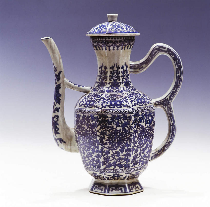 无人,横图,室内,特写,白天,正面,桌面,桌子,静物,灰色背景,艺术,纹路,瓷器,壶,纹理,手工艺品,文化,传统,水壶,一个,茶壶,容器,工艺品,摄影,影棚,单个,青花瓷,高雅,摄影棚,肌理,自信心,品位,磁器,白地青花瓷,青花,彩图,影棚拍摄,拍摄