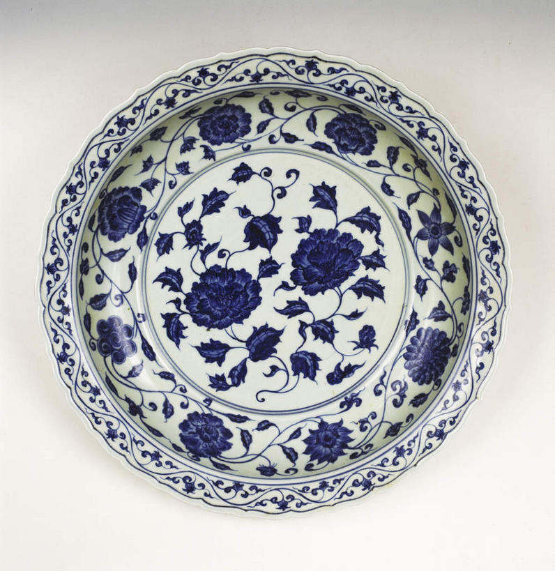 无人,竖图,俯视,室内,特写,白天,桌面,桌子,静物,餐具,灰色背景,艺术,纹路,瓷器,碟子,盘,纹理,手工艺品,文化,传统,一个,盘子,工艺品,碟,摄影,影棚,单个,青花瓷,高雅,摄影棚,肌理,自信心,品位,磁器,白地青花瓷,青花,彩图,高角度拍摄,影棚拍摄,拍摄