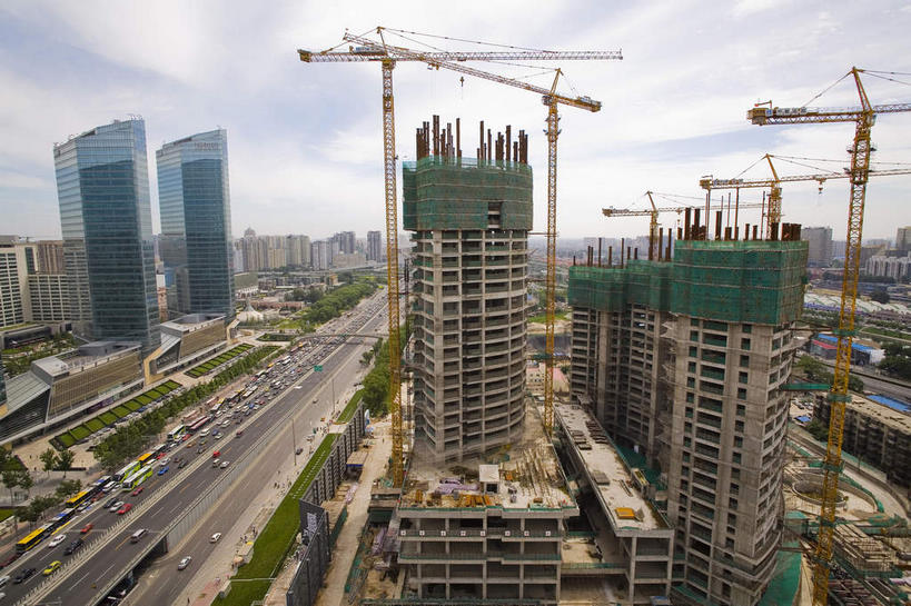 无人,高楼大厦,横图,室外,白天,正面,旅游,度假,技术,植物,窗户,落地窗,标志建筑,大桥,大厦,道路,地标,建筑,路,摩天大楼,桥梁,公路,北京,中国,亚洲,一排,许多,阴影,整齐,并列,并排,光线,影子,支架,云,云朵,高架,桥,分界线,停车线,交通,首都,很多,云彩,娱乐,设备,建设,玻璃窗,架子,脚手架,树,树木,排列,施工,蓝色,绿色,白云,倒影,蓝天,天空,阳光,自然,建筑工地,天,享受,休闲,机械,起重机,旅游胜地,放松,生长,晴朗,成长,吊机,车行道,车行道分界线,支撑,固定,工程,倒映,队列,标线,平行,高架桥,玻璃幕墙,长安街,东亚,车行线,高架道路,跨线桥,中华人民共和国,北京市,京,北平,华北地区,地盘,建筑地盘,施工地盘,反照,晴空,马路,彩图,大楼,高层建筑,高楼,工地,摩天楼,神州第一街,稳固,北京华贸中心,华贸中心