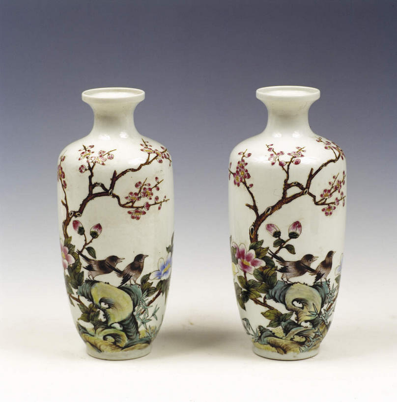 无人,竖图,室内,特写,白天,正面,绘画,静物,花瓶,蓝色背景,艺术,纹路,纹理,陶瓷,陶瓷制品,古典,文化,两个,瓶子,工艺品,品味,摄影,影棚,美术,高雅,国画,水墨画,肌理,美学,水墨,彩图,影棚拍摄,拍摄,中国画