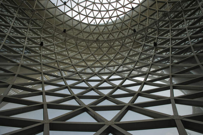 无人,横图,室内,白天,仰视,旅游,度假,技术,窗户,落地窗,标志建筑,地标,建筑,上海,中国,亚洲,一排,许多,研究,整齐,并列,并排,科学,三角形,图形,很多,几何,教育,娱乐,建设,浦东,玻璃窗,排列,享受,休闲,旅游胜地,放松,上海科技馆,展览,申,队列,数学,欣赏,科技馆,平行,陈列,玻璃幕墙,浦东新区,世纪大道,东亚,上海市,中华人民共和国,沪,华东地区,彩图,低角度拍摄,几何图形,科学技术馆