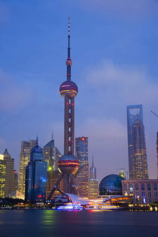 无人,家,高楼大厦,竖图,彩色,室外,夜晚,正面,度假,美景,城市风光,标志建筑,城市,大厦,地标,建筑,摩天大楼,霓虹灯,夜景,上海,中国,亚洲,阴影,光线,影子,房屋,屋子,景观,建筑群,塔,灯光,七彩,娱乐,光源,建设,东方明珠,金茂大厦,浦东,楼房,霓虹,住宅,灯,享受,休闲,景色,放松,环球金融中心,申,照明设备,电视塔,国际会展中心,金融中心,陆家嘴,陆家嘴金融贸易区,浦东新区,上海环球金融中心,东亚,东方明珠广播电视塔,东方明珠电视塔,上海市,中华人民共和国,沪,华东地区,氖灯,金茂大楼,环球金融中心大厦,彩图,房子,大楼,高层建筑,高楼,摩天楼,东方明珠塔,上海国际会展中心