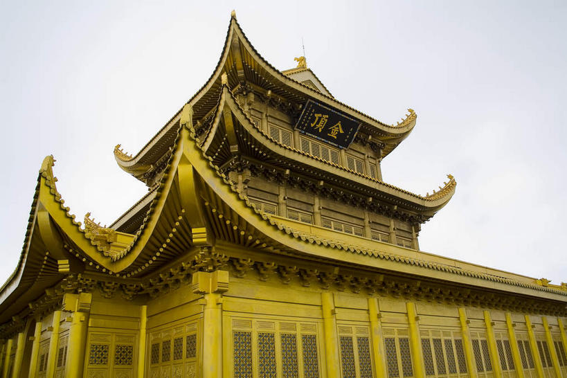 无人,宫殿,横图,室外,白天,仰视,旅游,度假,名胜古迹,标志建筑,地标,建筑,峨眉山,中国,亚洲,遗迹,瓦片,墙,屋檐,乌云,云,阴天,云朵,褐色,云彩,古迹,文物,娱乐,建设,古建筑,檐,墙壁,墙面,天空,天,享受,休闲,旅游胜地,放松,四川省,宫廷,昏暗,阴沉,古文明,东亚,四川,中华人民共和国,西南地区,川,王宫,彩图,低角度拍摄,皇宫,峨眉,峨眉山市,飞檐