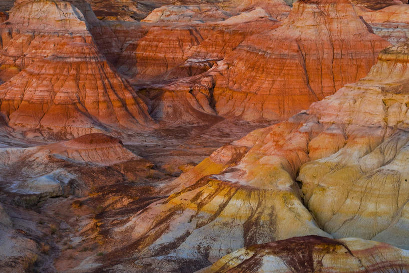 无人,横图,俯视,室外,白天,旅游,度假,石头,美景,山,山脉,峡谷,中国,亚洲,阴影,光线,纹路,石子,纹理,影子,景观,山峰,悬崖,山谷,山峦,娱乐,阳光,自然,群山,享受,休闲,景色,放松,岩层,自然风光,东亚,新疆,肌理,中华人民共和国,绝壁,新疆维吾尔自治区,西北地区,石块,岩石,彩图,高角度拍摄,准噶尔,准噶尔盆地,新,五彩湾,准噶尔盆地五彩城