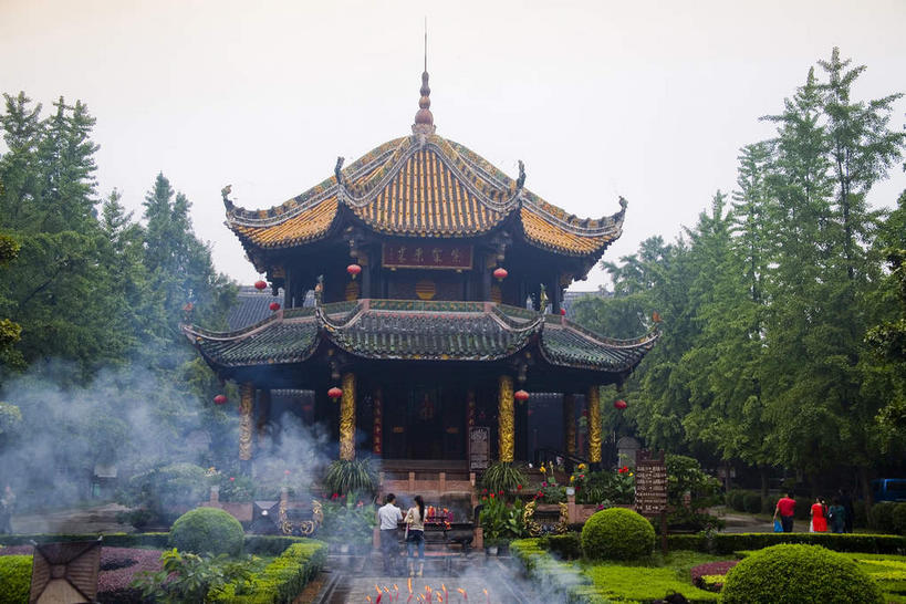 无人,宫殿,横图,室外,白天,仰视,旅游,度假,草地,草坪,名胜古迹,植物,标志建筑,地标,建筑,重庆,中国,亚洲,遗迹,围绕,瓦片,柱子,屋顶,屋檐,乌云,烟雾,云,阴天,云朵,云彩,顶棚,古迹,文物,娱乐,建设,古建筑,檐,草,树,树木,绿色,天空,自然,天,享受,休闲,烟,旅游胜地,放松,缭绕,生长,成长,宫廷,昏暗,阴沉,旋绕,古文明,东亚,中华人民共和国,西南地区,重庆市,渝,丰都县,王宫,萦绕,回绕,彩图,低角度拍摄,皇宫,丰都,丰都鬼城,酆都鬼城,鬼城,幽都