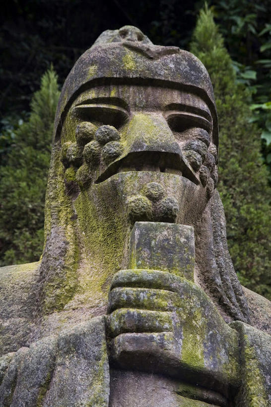 东方人,一个人,无人,站,竖图,室外,白天,正面,旅游,度假,名胜古迹,植物,标志建筑,地标,建筑,雕塑,重庆,中国,亚洲,仅一个男性,仅一个人,仅一个中年男性,阴影,服装,遗迹,艺术,装饰,光线,雕刻,雕像,影子,黄种人,古迹,文物,娱乐,建设,古建筑,树,树木,一个,衣服,绿色,阳光,自然,工艺品,站着,享受,休闲,旅游胜地,放松,服饰,生长,单个,成长,纪念,美术,衣着,穿着,主题,陈列,古文明,东亚,中华人民共和国,西南地区,功能,美学,重庆市,渝,丰都县,衣饰,男人,男性,中年男性,亚洲人,站立,半身,彩图,丰都,丰都鬼城,酆都鬼城,鬼城,幽都