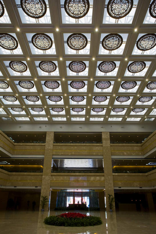 无人,博物馆,竖图,室内,白天,仰视,旅游,度假,天花板,标志建筑,地标,建筑,照明,中国,亚洲,一排,许多,阴影,研究,整齐,并列,并排,光线,方格,格子,影子,灯光,很多,教育,娱乐,建设,顶灯,灯,排列,灯具,享受,休闲,旅游胜地,放松,展览,照亮,照明设备,队列,欣赏,平行,陈列,东亚,宁夏,银川,首府,中华人民共和国,西北地区,银川市,宁夏回族自治区,宁,典藏,彩图,低角度拍摄,宁夏博物馆,宁夏回族自治区博物馆