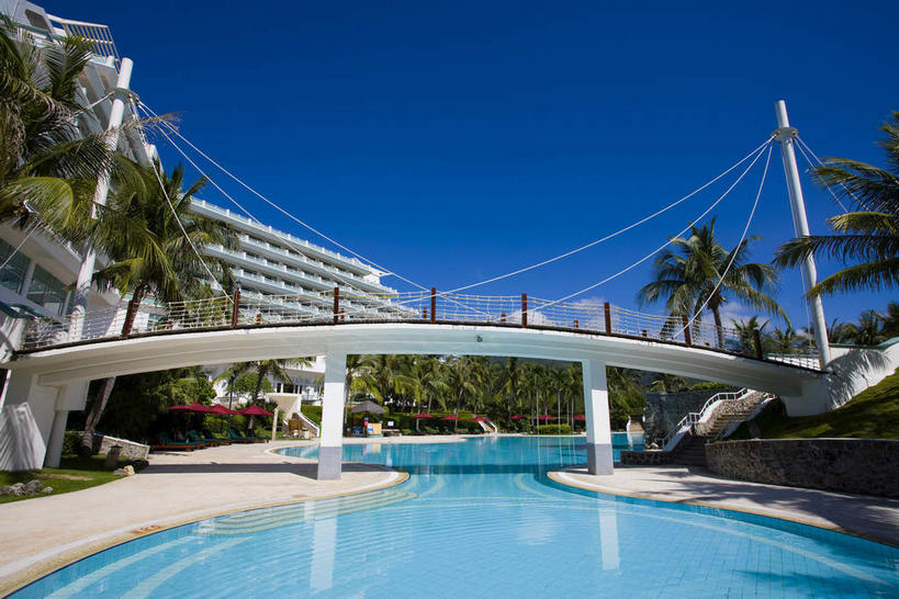 无人,游泳池,宾馆,横图,室外,白天,正面,旅游,度假,水,植物,标志建筑,地标,建筑,酒店,棕榈树,叶子,三亚,中国,亚洲,阴影,光线,影子,柱子,水池,水面,绿叶,海湾,娱乐,建设,泳池,树,树木,海南,蓝色,绿色,倒影,蓝天,天空,阳光,自然,天,享受,休闲,嫩叶,旅游胜地,放松,海南省,生长,晴朗,成长,酒家,旅社,倒映,东亚,棕榈叶,三亚市,万里无云,中华人民共和国,华南地区,琼,反照,叶,叶片,晴空,晴空万里,棕树,棕榈,彩图,客店,客栈,旅店,旅馆,亚龙湾,商旅,亚龙湾国家旅游度假区,三亚凯莱度假酒店