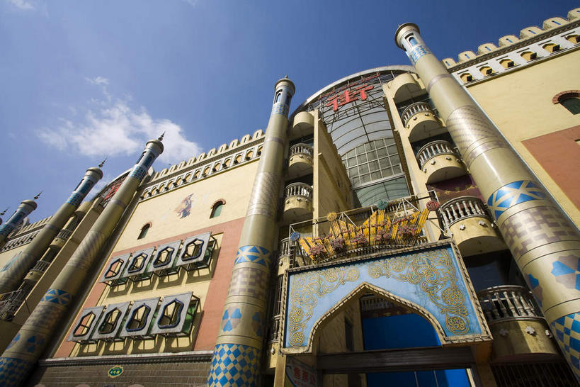 无人,商店,栏杆,露台,横图,室外,白天,仰视,度假,美景,门,阳台,城市风光,城市,中国,亚洲,阴影,光线,标志,文字,影子,字符,墙,景观,云,云朵,围栏,塔,云彩,娱乐,标识,商铺,护栏,墙壁,墙面,蓝色,白云,蓝天,天空,阳光,门框,天,享受,休闲,汉字,景色,放松,晴朗,中文,东亚,乌鲁木齐,新疆,国际大巴扎,首府,中华人民共和国,国文,华文,乌鲁木齐市,新疆维吾尔自治区,西北地区,市肆,商号,大巴扎,晴空,彩图,低角度拍摄,店铺,露天阳台,二道桥,二道桥商业圈,天山区,新疆国际大巴扎,新