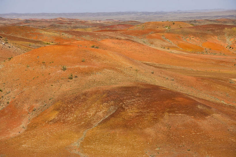无人,横图,俯视,航拍,室外,白天,旅游,度假,石头,美景,山,山脉,峡谷,植物,中国,亚洲,阴影,枯萎,光线,石子,影子,地平线,景观,山峰,辽阔,褐色,枯草,地面,山谷,山峦,娱乐,草,黄色,蓝色,蓝天,天空,阳光,自然,群山,天,享受,休闲,广阔,景色,放松,晴朗,一望无际,岩层,鸟瞰,自然风光,延伸,东亚,新疆,万里无云,中华人民共和国,天地相交,新疆维吾尔自治区,西北地区,昌吉,昌吉回族自治州,无边无际,一马平川,石块,岩石,晴空,晴空万里,彩图,高角度拍摄,昌吉州,新,吉木萨尔县,火烧山