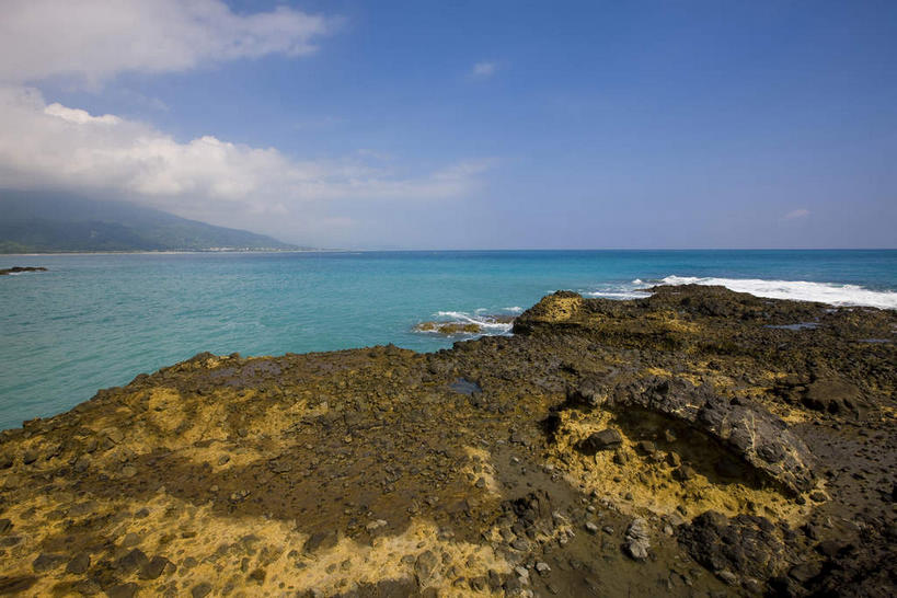 无人,横图,室外,白天,正面,旅游,度假,海浪,海洋,石头,美景,台湾,中国,亚洲,许多,阴影,光线,石子,影子,景观,浪花,水平线,云,云朵,辽阔,海平线,很多,云彩,娱乐,蓝色,白云,蓝天,天空,阳光,自然,海水,天,享受,休闲,广阔,景色,放松,晴朗,一望无际,自然风光,海景,东亚,台东县,三仙台,港澳台,中华人民共和国,台湾省,无边无际,一马平川,大海,风浪,海,海水的波动,近岸浪,石块,岩石,涌浪,晴空,彩图,成功镇,台东,水天相接,水天一线,台