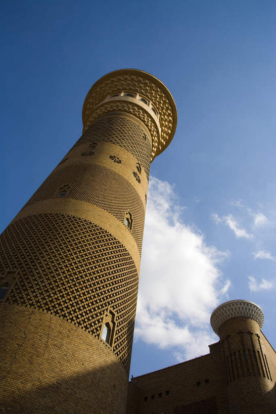 无人,栏杆,露台,竖图,室外,白天,仰视,度假,美景,阳台,城市风光,城市,中国,亚洲,阴影,光线,影子,墙,景观,云,云朵,围栏,塔,云彩,娱乐,护栏,墙壁,墙面,蓝色,白云,蓝天,天空,阳光,天,享受,休闲,景色,放松,晴朗,东亚,乌鲁木齐,新疆,国际大巴扎,首府,中华人民共和国,乌鲁木齐市,新疆维吾尔自治区,西北地区,大巴扎,晴空,彩图,低角度拍摄,露天阳台,二道桥,二道桥商业圈,天山区,新疆国际大巴扎,新