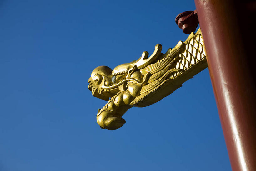 无人,横图,室外,白天,仰视,旅游,度假,成功,名胜古迹,标志建筑,地标,建筑,雕塑,北京,中国,亚洲,阴影,遗迹,艺术,装饰,光线,龙,雕刻,雕像,影子,柱子,首都,古迹,文物,娱乐,建设,古建筑,一个,蓝色,蓝天,天空,阳光,工艺品,天,享受,休闲,金色,旅游胜地,放松,晴朗,单个,纪念,美术,高贵,主题,图腾,传说,陈列,古文明,东亚,万里无云,中华人民共和国,北京市,京,北平,华北地区,西城区,功能,美学,祥瑞,灵兽,权势,尊荣,幸运,晴空,晴空万里,半身,彩图,低角度拍摄,大栅栏,大栅栏街