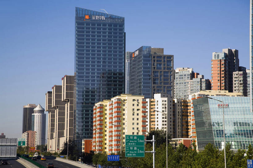 无人,高楼大厦,横图,室外,白天,正面,旅游,度假,植物,窗户,落地窗,标志建筑,大桥,大厦,道路,地标,建筑,路,摩天大楼,桥梁,公路,北京,中国,亚洲,一排,许多,阴影,整齐,并列,并排,光线,影子,云,云朵,高架,桥,分界线,停车线,交通,首都,很多,云彩,娱乐,建设,玻璃窗,树,树木,排列,蓝色,绿色,白云,倒影,蓝天,天空,阳光,自然,天,享受,休闲,旅游胜地,放松,生长,晴朗,成长,车行道,车行道分界线,倒映,队列,标线,平行,高架桥,玻璃幕墙,东亚,车行线,高架道路,跨线桥,中华人民共和国,北京市,京,北平,华北地区,朝阳区,反照,晴空,马路,彩图,大楼,高层建筑,高楼,摩天楼,北京CBD,北京商务中心区,中国北京大北窑,金地中心