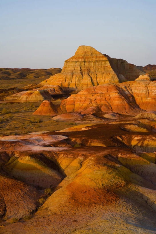 无人,竖图,室外,白天,正面,旅游,度假,石头,美景,山,山脉,峡谷,中国,亚洲,阴影,光线,纹路,石子,纹理,影子,景观,山峰,悬崖,山谷,山峦,娱乐,蓝色,蓝天,天空,阳光,自然,群山,天,享受,休闲,景色,放松,晴朗,岩层,自然风光,东亚,新疆,万里无云,肌理,中华人民共和国,绝壁,新疆维吾尔自治区,西北地区,石块,岩石,晴空,晴空万里,彩图,准噶尔,准噶尔盆地,新,五彩湾,准噶尔盆地五彩城