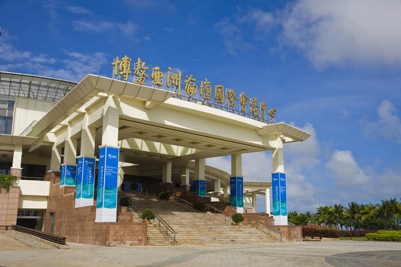 无人,宾馆,横图,室外,白天,仰视,旅游,度假,草地,草坪,植物,楼梯,标志建筑,道路,地标,建筑,酒店,路,三亚,中国,亚洲,阴影,光线,瓦片,影子,阶梯,屋檐,云,云朵,小路,交通,云彩,娱乐,建设,檐,台阶,草,树,树木,海南,蓝色,绿色,白云,蓝天,天空,阳光,自然,天,享受,休闲,旅游胜地,放松,海南省,生长,晴朗,成长,酒家,旅社,东亚,三亚湾,三亚市,中华人民共和国,华南地区,琼,晴空,彩图,低角度拍摄,客店,客栈,旅店,旅馆,三亚湾度假区,商旅,三亚亚太国际会议中心,亚太国际会议中心