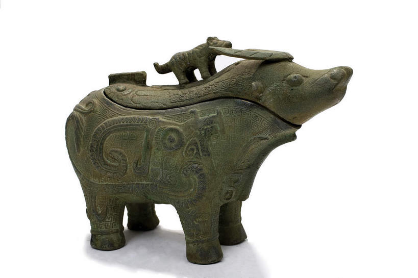 无人,横图,室内,特写,白天,白色背景,侧面,静物,杯子,金属制品,金属,酒杯,摄影,影棚,摄影棚,樽,青铜,青铜器,彩图,全身,影棚拍摄,拍摄,青铜制品,牛尊,牺尊