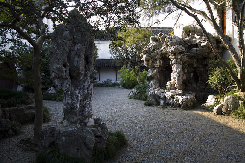 无人,家,横图,室外,白天,正面,旅游,度假,石头,名胜古迹,山,植物,标志建筑,道路,地标,建筑,路,中国,亚洲,阴影,遗迹,艺术,光线,石子,影子,手工艺品,房屋,屋子,山峰,小路,交通,山峦,古迹,文化,文物,娱乐,建设,古建筑,江苏,苏州,楼房,住宅,树,树木,绿色,天空,阳光,自然,工艺品,天,享受,休闲,假山,旅游胜地,放松,生长,成长,高雅,古文明,东亚,江苏省,苏州市,拙政园,中华人民共和国,华东地区,苏,自信心,品位,苏州园林,中国园林之母,石块,岩石,彩图,房子,小山