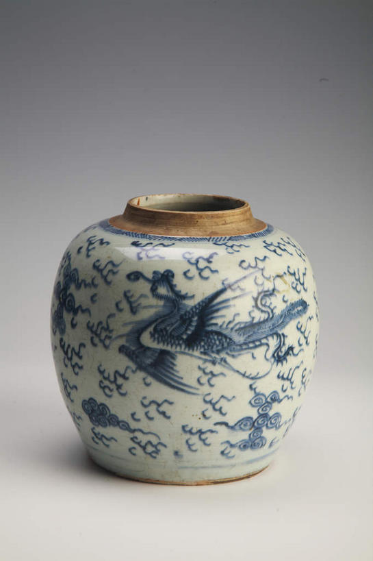 无人,竖图,室内,特写,白天,正面,幸福,鸟,静物,灰色背景,纹路,凤凰,鸟类,罐子,纹理,陶瓷,陶瓷制品,古典,文化,文物,一个,蓝色,瓶子,工艺品,和谐,摄影,影棚,单个,古董,吉祥,古物,摄影棚,图腾,古玩,肌理,凤,祥瑞,凰,丹鸟,鶤鸡,威凤,彩图,影棚拍摄,拍摄