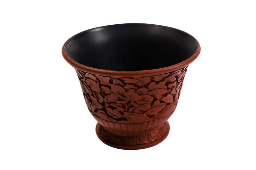 无人,横图,俯视,室内,特写,白天,白色背景,绘画,装修,静物,杯子,工艺美术品,漆器,雕塑,艺术,装饰,纹路,材料,雕刻,雕像,浮雕,纹理,褐色,艺术品,古典,文化,文物,装潢,一个,水杯,工艺品,摄影,影棚,单个,古董,纪念,工艺,保护,涂料,美术,古物,摄影棚,主题,陈列,古玩,肌理,功能,美学,茶杯,画画,彩图,高角度拍摄,影棚拍摄,拍摄,浅浮雕,凡立水,绝缘漆,清漆