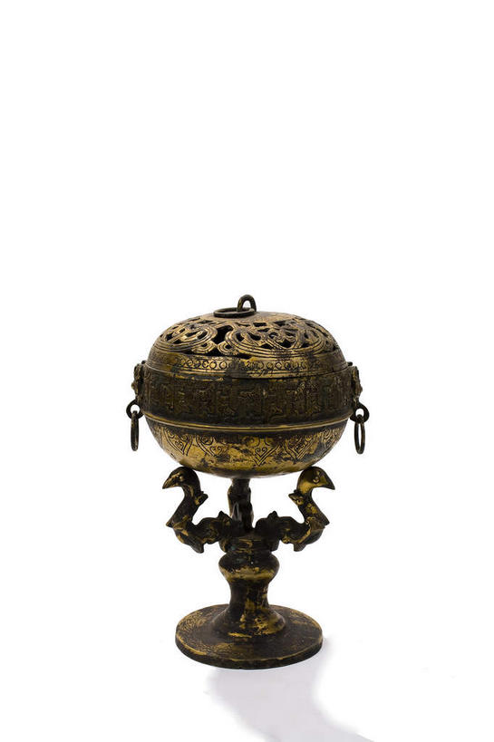 无人,竖图,俯视,室内,特写,白天,白色背景,静物,金属制品,金属,香炉,一个,祈祷,许愿,摄影,宗教,信仰,影棚,单个,祈求,祭奠,祭祀,摄影棚,祭坛,青铜,青铜器,敬拜,彩图,高角度拍摄,影棚拍摄,拍摄,青铜制品