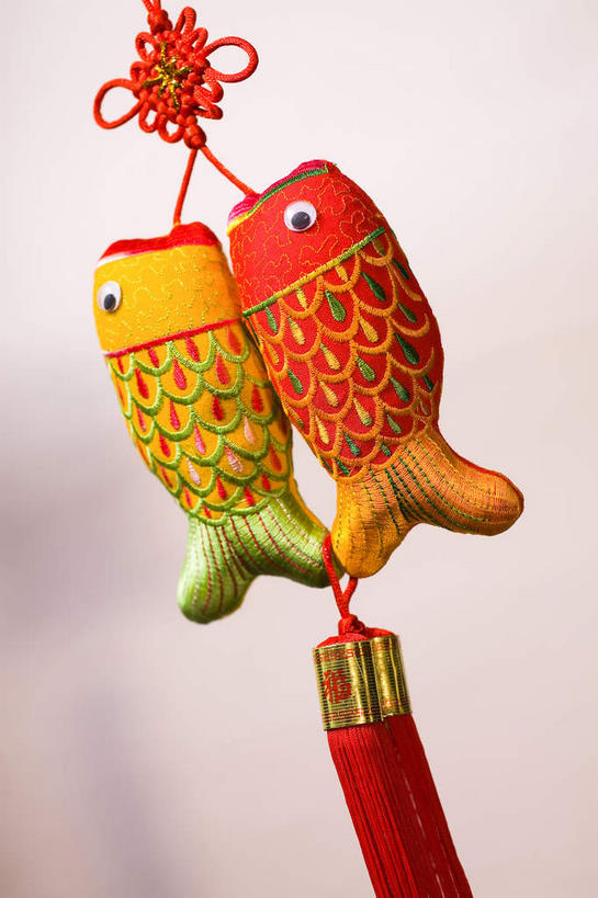 无人,竖图,室内,特写,白天,正面,鲤鱼,静物,灰色背景,艺术,鱼,手工艺品,文化,水产,鱼类,一个,工艺品,中国结,摄影,影棚,单个,吉祥,高雅,摄影棚,水生动物,饰物,水生物,自信心,品位,年年有余,美梦成真,事业有成,鲤子,鲤拐子,彩图,全身,影棚拍摄,拍摄,淡水生物,河鲜