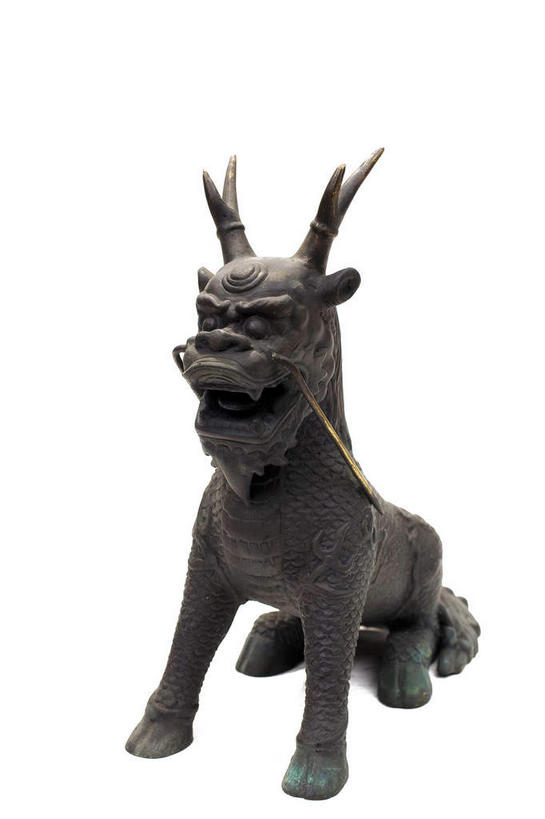 无人,竖图,室内,特写,白天,白色背景,正面,幸福,静物,金属制品,雕塑,艺术,装饰,金属,雕刻,雕像,一个,工艺品,摄影,影棚,单个,纪念,麒麟,美术,吉祥,摄影棚,主题,陈列,青铜,功能,美学,长寿,灵兽,青铜器,太平,彩图,全身,影棚拍摄,拍摄,祥兽,青铜制品
