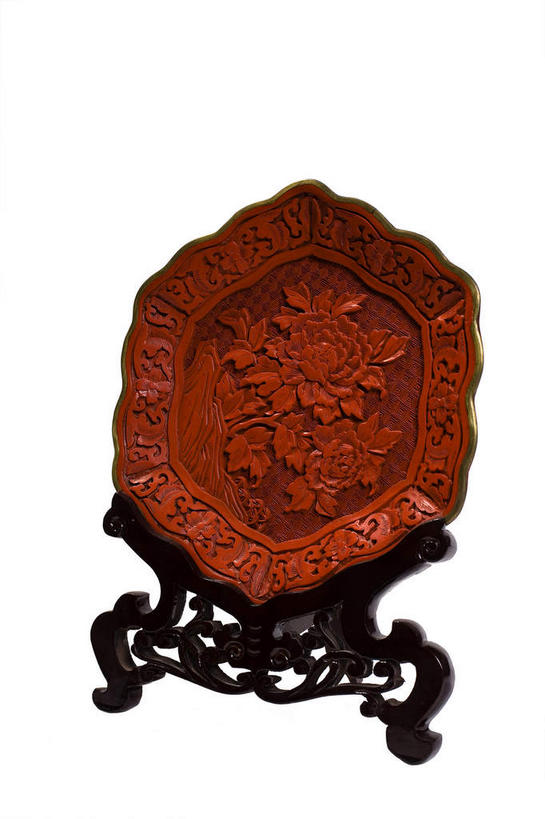 无人,竖图,室内,特写,白天,白色背景,正面,绘画,装修,静物,工艺美术品,漆器,雕塑,艺术,装饰,材料,雕刻,雕像,浮雕,艺术品,古典,文化,文物,装潢,架子,一个,红色,工艺品,摄影,影棚,单个,古董,纪念,工艺,保护,支撑,涂料,美术,固定,古物,摄影棚,主题,陈列,古玩,功能,美学,画画,彩图,影棚拍摄,拍摄,浅浮雕,凡立水,绝缘漆,清漆