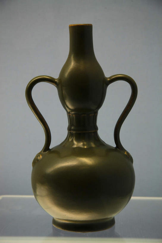 无人,商店,竖图,室内,特写,白天,正面,静物,灰色背景,壶,水壶,一个,黑色,茶壶,柜台,展示,摄影,影棚,单个,出售,摄影棚,展示柜,彩图,影棚拍摄,拍摄