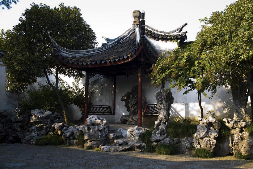 无人,家,横图,室外,白天,正面,旅游,度假,石头,名胜古迹,山,植物,标志建筑,道路,地标,建筑,路,中国,亚洲,阴影,遗迹,艺术,光线,石子,影子,手工艺品,房屋,屋子,山峰,小路,交通,山峦,古迹,文化,文物,娱乐,建设,古建筑,江苏,苏州,楼房,住宅,树,树木,绿色,天空,阳光,自然,工艺品,天,享受,休闲,假山,旅游胜地,放松,生长,成长,高雅,古文明,东亚,江苏省,苏州市,拙政园,中华人民共和国,华东地区,苏,自信心,品位,苏州园林,中国园林之母,石块,岩石,彩图,房子,小山