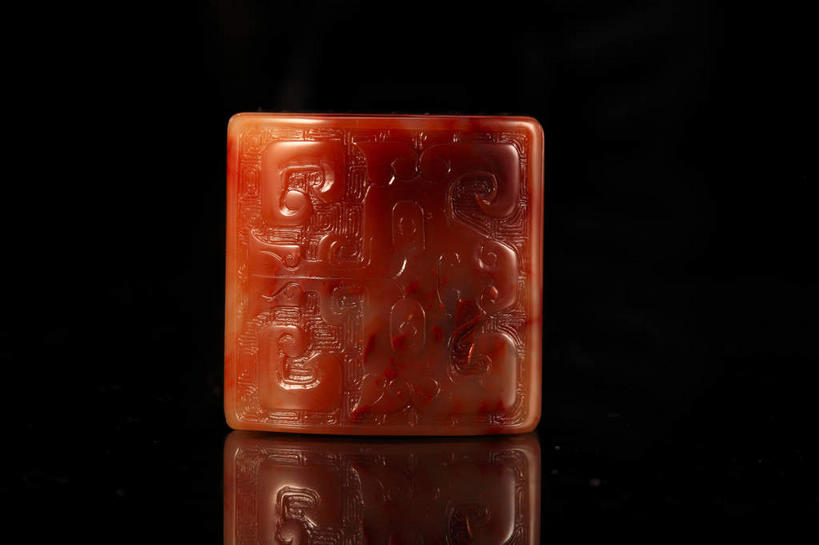 无人,横图,室内,特写,白天,正面,静物,玉,雕塑,黑色背景,艺术,装饰,纹路,雕刻,雕像,纹理,褐色,一个,工艺品,摄影,奢侈品,影棚,单个,纪念,玉器,美术,贵重,珍贵,摄影棚,主题,陈列,玉石,肌理,功能,美学,宝贵,彩图,影棚拍摄,拍摄,玉玺,官印,玺,印叫玺,国玺