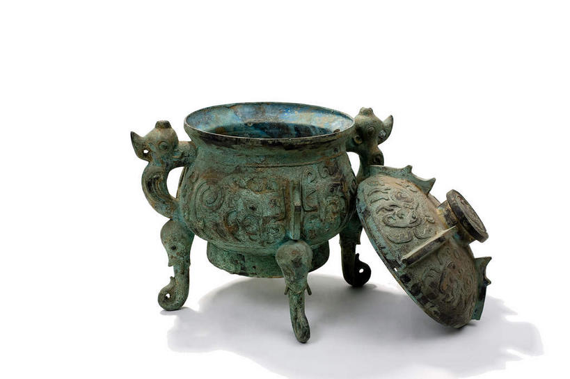 无人,横图,室内,特写,白天,白色背景,正面,静物,金属制品,雕塑,阴影,艺术,装饰,生锈,反射,金属,雕刻,雕像,影子,古典,文化,文物,一个,工艺品,摄影,影棚,单个,古董,纪念,腐蚀,侵蚀,美术,古物,摄影棚,主题,陈列,古玩,青铜,功能,美学,青铜器,腐化,锈迹斑斑,彩图,影棚拍摄,拍摄,青铜制品,簋,礼器,伯簋