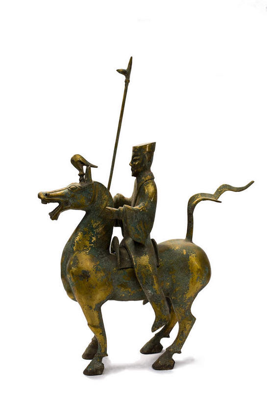 东方人,一个人,无人,站,坐,竖图,室内,特写,白天,白色背景,侧面,民族服装,竞争,马,野生动物,静物,金属制品,雕塑,亚洲,仅一个男性,仅一个人,对抗,骑马,握,服装,艺术,装饰,生锈,冲突,金属,雕刻,雕像,古典,拿,拿着,黄种人,破坏,文化,文物,一匹,仅一个年轻男性,一个,骑,衣服,动物,工艺品,站着,张嘴,武器,战争,握着,运输,摄影,服饰,牲畜,影棚,单个,古董,纪念,腐蚀,侵蚀,美术,损坏,攻击,威胁,衣着,古物,穿着,对立,矛盾,摄影棚,兵器,主题,防御,陈列,张大嘴巴,古玩,青铜,功能,美学,敌对,挫败,斗争,抗拒,抗衡,杀伤,威慑,青铜器,衣饰,腐化,锈迹斑斑,危险,男人,男性,年轻男性,亚洲人,张开嘴,站立,坐着,彩图,全身,影棚拍摄,传统服装,民俗服,拍摄,青铜制品,铜骑俑