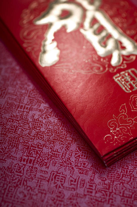 无人,竖图,俯视,室内,特写,白天,静物,风俗,民俗,标志,文字,字符,标识,一个,红色,金色,汉字,恭喜,红包,单个,中文,祝贺,祝愿,国文,华文,民风,习气,习惯,红封包,彩图,高角度拍摄