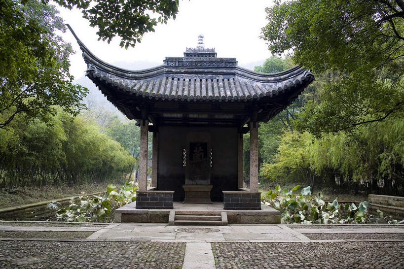 无人,横图,室外,白天,正面,旅游,度假,名胜古迹,植物,楼梯,标志建筑,道路,地标,建筑,路,中国,亚洲,阴影,遗迹,光线,瓦片,影子,柱子,阶梯,亭子,屋檐,小路,交通,古迹,文物,娱乐,建设,古建筑,浙江,檐,台阶,树,树木,浙江省,绿色,天空,阳光,自然,凉亭,天,享受,休闲,旅游胜地,放松,生长,成长,古文明,东亚,绍兴,兰亭,中华人民共和国,华东地区,浙,绍兴市,彩图,飞檐