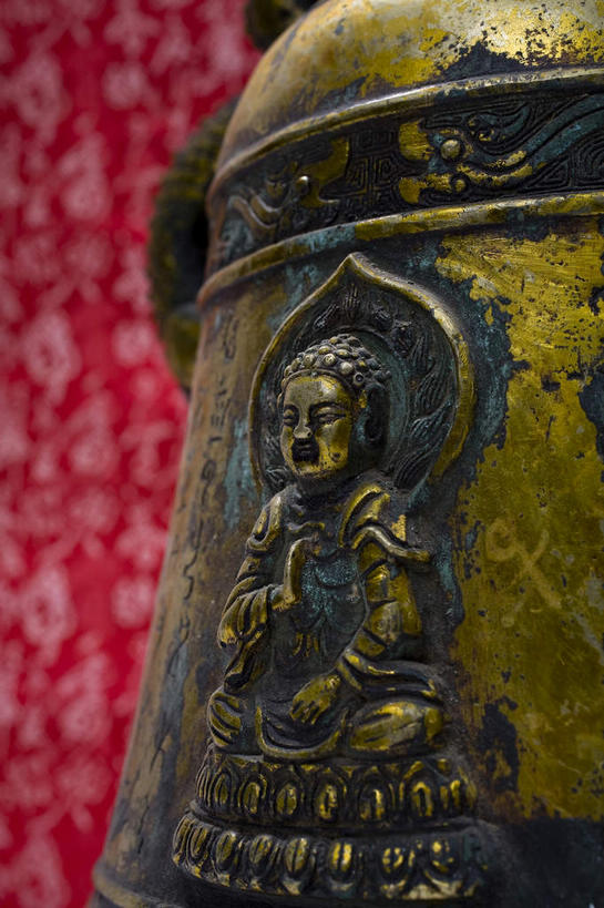 无人,竖图,室内,特写,白天,正面,静物,金属制品,纹路,金属,纹理,祈愿,一个,单个,祈求,信号,报时,肌理,青铜,召集,青铜器,鸣钟,钟,彩图,青铜制品