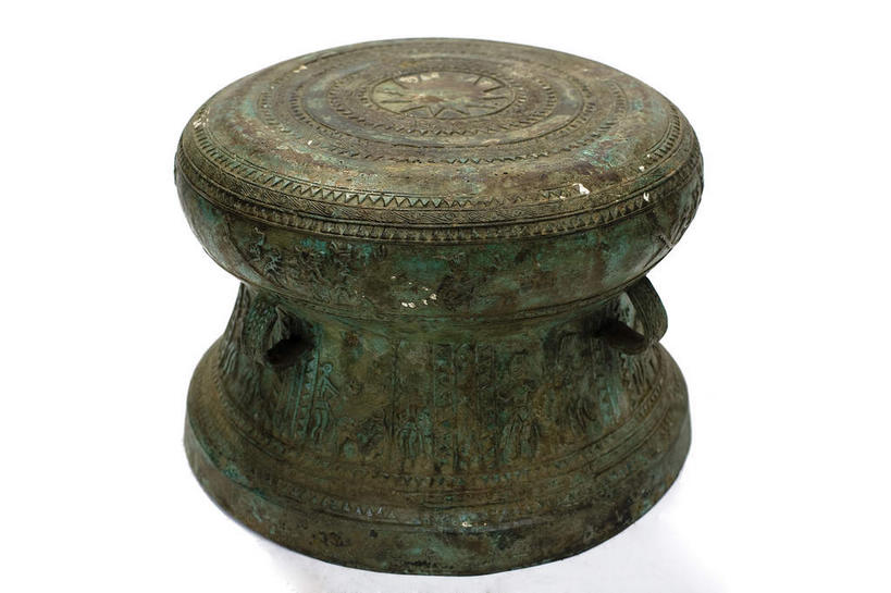 无人,横图,俯视,室内,特写,白天,白色背景,静物,金属制品,生锈,纹路,金属,纹理,鼓,乐器,古典,文化,文物,一个,工艺品,摄影,影棚,单个,古董,打击乐器,腐蚀,侵蚀,古物,摄影棚,古玩,肌理,青铜,青铜器,腐化,锈迹斑斑,彩图,高角度拍摄,影棚拍摄,拍摄,青铜制品,铜鼓