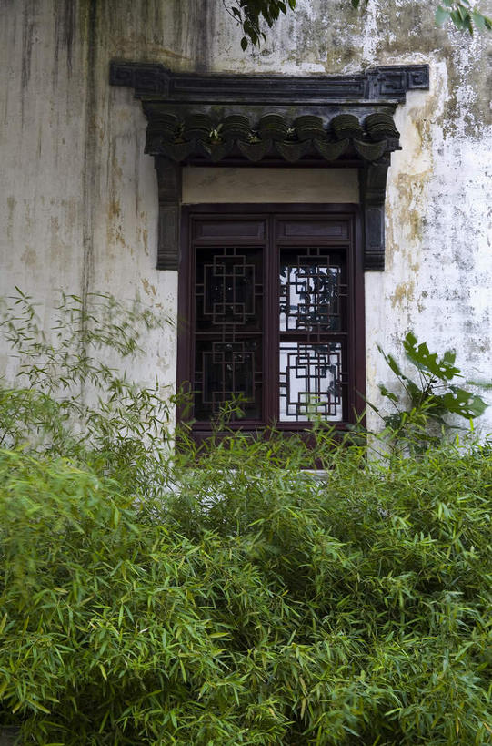 无人,家,竖图,室外,白天,正面,旅游,度假,名胜古迹,植物,标志建筑,地标,建筑,中国,亚洲,阴影,遗迹,光线,盆栽,瓦片,影子,房屋,屋檐,屋子,盆景,古迹,文物,娱乐,建设,古建筑,江苏,苏州,楼房,檐,住宅,绿色,阳光,自然,享受,休闲,旅游胜地,放松,生长,成长,古文明,东亚,江苏省,苏州市,拙政园,中华人民共和国,华东地区,苏,苏州园林,中国园林之母,彩图,房子