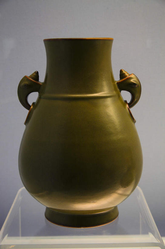 无人,商店,竖图,俯视,室内,特写,白天,静物,灰色背景,罐子,陶瓷,褐色,陶瓷制品,一个,瓶子,柜台,展示,摄影,影棚,单个,出售,摄影棚,展示柜,彩图,高角度拍摄,影棚拍摄,拍摄