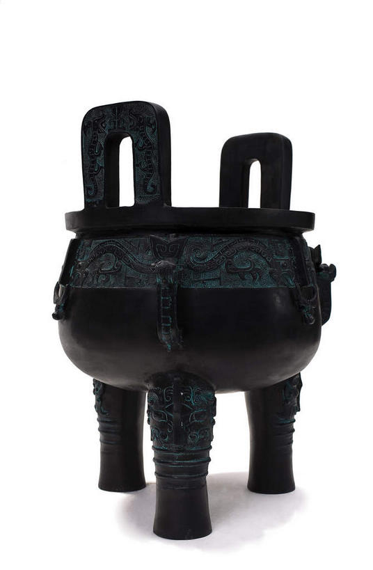 无人,竖图,俯视,室内,特写,白天,白色背景,静物,一个,摄影,影棚,单个,鼎,摄影棚,用具,器具,铜器,青铜器,彩图,高角度拍摄,影棚拍摄,拍摄,青铜炊器,青铜鼎,龙纹五耳鼎