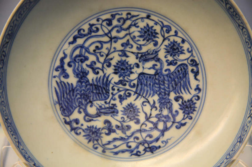 无人,横图,室内,特写,白天,正面,幸福,鸟,静物,餐具,纹路,凤凰,鸟类,碟子,盘,纹理,陶瓷,陶瓷制品,古典,文化,文物,一个,蓝色,白色,盘子,工艺品,碟,两只,和谐,单个,古董,吉祥,古物,图腾,古玩,肌理,凤,祥瑞,凰,丹鸟,鶤鸡,威凤,彩图,全身