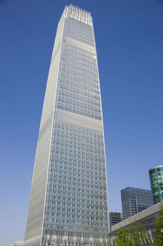 无人,高楼大厦,竖图,室外,白天,仰视,旅游,度假,窗户,落地窗,标志建筑,大厦,地标,建筑,摩天大楼,北京,中国,亚洲,一排,许多,阴影,整齐,并列,并排,光线,影子,云,云朵,首都,很多,云彩,娱乐,建设,玻璃窗,排列,蓝色,白云,蓝天,天空,阳光,天,享受,休闲,旅游胜地,放松,晴朗,队列,平行,玻璃幕墙,东亚,中华人民共和国,北京市,京,北平,华北地区,晴空,彩图,低角度拍摄,大楼,高层建筑,高楼,摩天楼,北京CBD,北京商务中心区,中国北京大北窑,国贸,中国国际贸易中心,中国国贸,国贸三期,中国国际贸易中心第三期