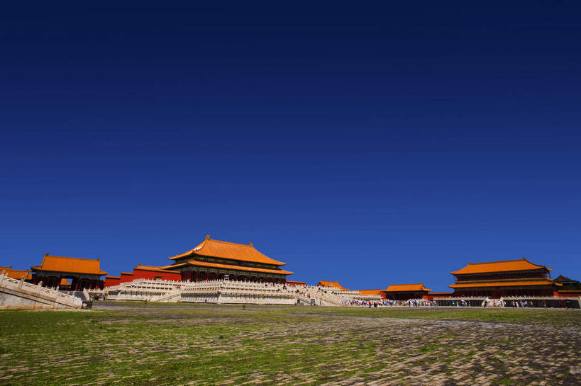 无人,故宫,宫殿,栏杆,横图,室外,白天,正面,旅游,度假,草地,草坪,名胜古迹,植物,楼梯,标志建筑,地标,建筑,北京,中国,亚洲,遗迹,扶手,瓦片,阶梯,屋顶,屋檐,乌云,云,阴天,云朵,褐色,首都,云彩,顶棚,古迹,文物,娱乐,建设,古建筑,护栏,檐,台阶,草,绿色,天空,紫禁城,天,享受,休闲,旅游胜地,放松,宫廷,昏暗,权利,阴沉,古文明,东亚,中华人民共和国,北京市,京,北平,华北地区,北京故宫博物院,王宫,太和殿,彩图,皇宫,奉天殿