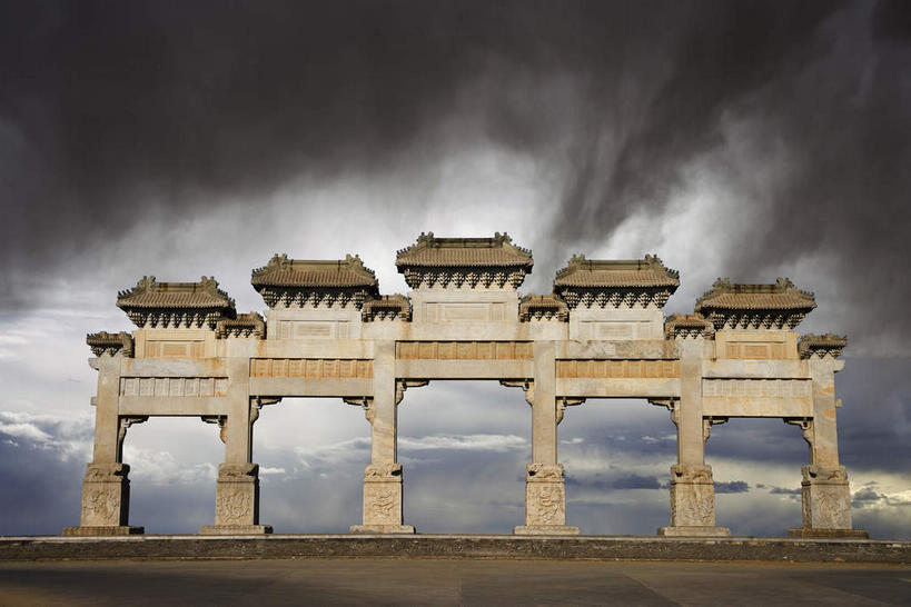 无人,横图,室外,白天,正面,旅游,度假,名胜古迹,标志建筑,道路,地标,建筑,路,中国,亚洲,遗迹,瓦片,屋檐,乌云,云,阴天,云朵,牌坊,牌楼,小路,交通,云彩,古迹,文化,文物,娱乐,建设,古建筑,檐,天空,天,享受,休闲,旅游胜地,放松,纪念,祭祀,昏暗,阴沉,表彰,荣誉,古文明,东亚,中华人民共和国,华北地区,荣耀,河北,河北省,冀,唐山,唐山市,彩图,传统文化,东陵,清东陵,遵化,遵化市