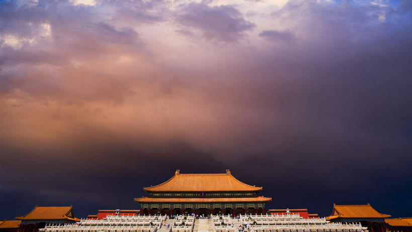 无人,故宫,宫殿,栏杆,横图,室外,白天,仰视,旅游,度假,名胜古迹,日落,楼梯,标志建筑,地标,建筑,北京,中国,亚洲,遗迹,扶手,瓦片,阶梯,屋顶,屋檐,晚霞,霞光,落日,褐色,首都,顶棚,古迹,文物,娱乐,建设,古建筑,护栏,檐,台阶,黄昏,紫禁城,享受,休闲,旅游胜地,彩霞,放松,宫廷,权利,古文明,东亚,中华人民共和国,北京市,京,北平,华北地区,北京故宫博物院,王宫,太和殿,夕照,薄暮,夕阳,彩图,低角度拍摄,傍晚,皇宫,奉天殿,斜阳