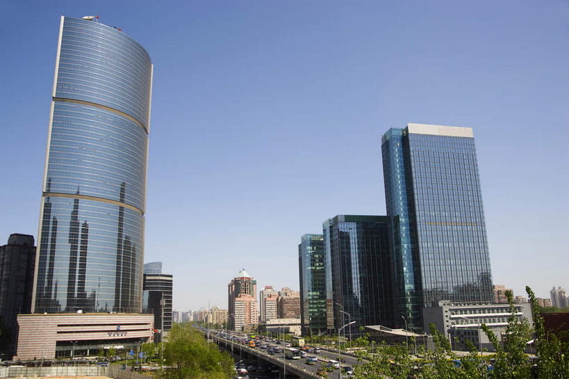 无人,高楼大厦,横图,室外,白天,仰视,旅游,度假,植物,窗户,落地窗,标志建筑,大厦,道路,地标,建筑,路,摩天大楼,公路,北京,中国,亚洲,一排,许多,阴影,整齐,并列,并排,光线,影子,云,云朵,交通,首都,很多,云彩,娱乐,建设,玻璃窗,树,树木,排列,蓝色,绿色,白云,蓝天,天空,阳光,自然,天,享受,休闲,旅游胜地,放松,生长,晴朗,成长,队列,平行,玻璃幕墙,京广中心,东亚,中华人民共和国,北京市,京,北平,华北地区,晴空,马路,彩图,低角度拍摄,大楼,高层建筑,高楼,摩天楼,北京CBD,北京商务中心区,中国北京大北窑